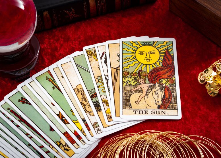 Tarot kaarten op tafel