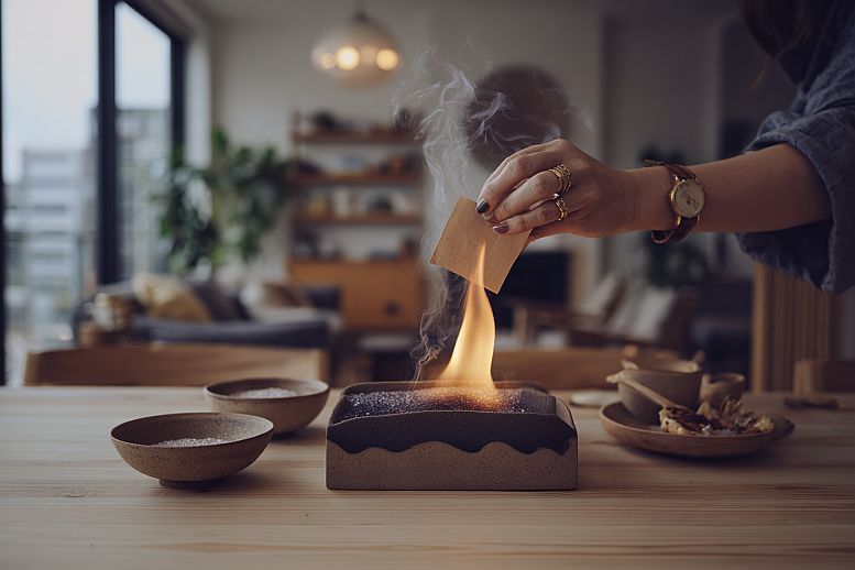 Papier verbranden enregiewerk met Aarstengel Michael